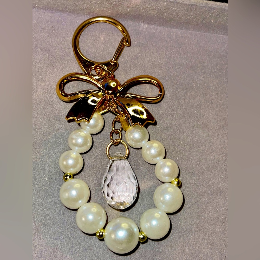 Gold Tone Bow with Pearls & Faux Gem Bag Charm/Keychain. NIP